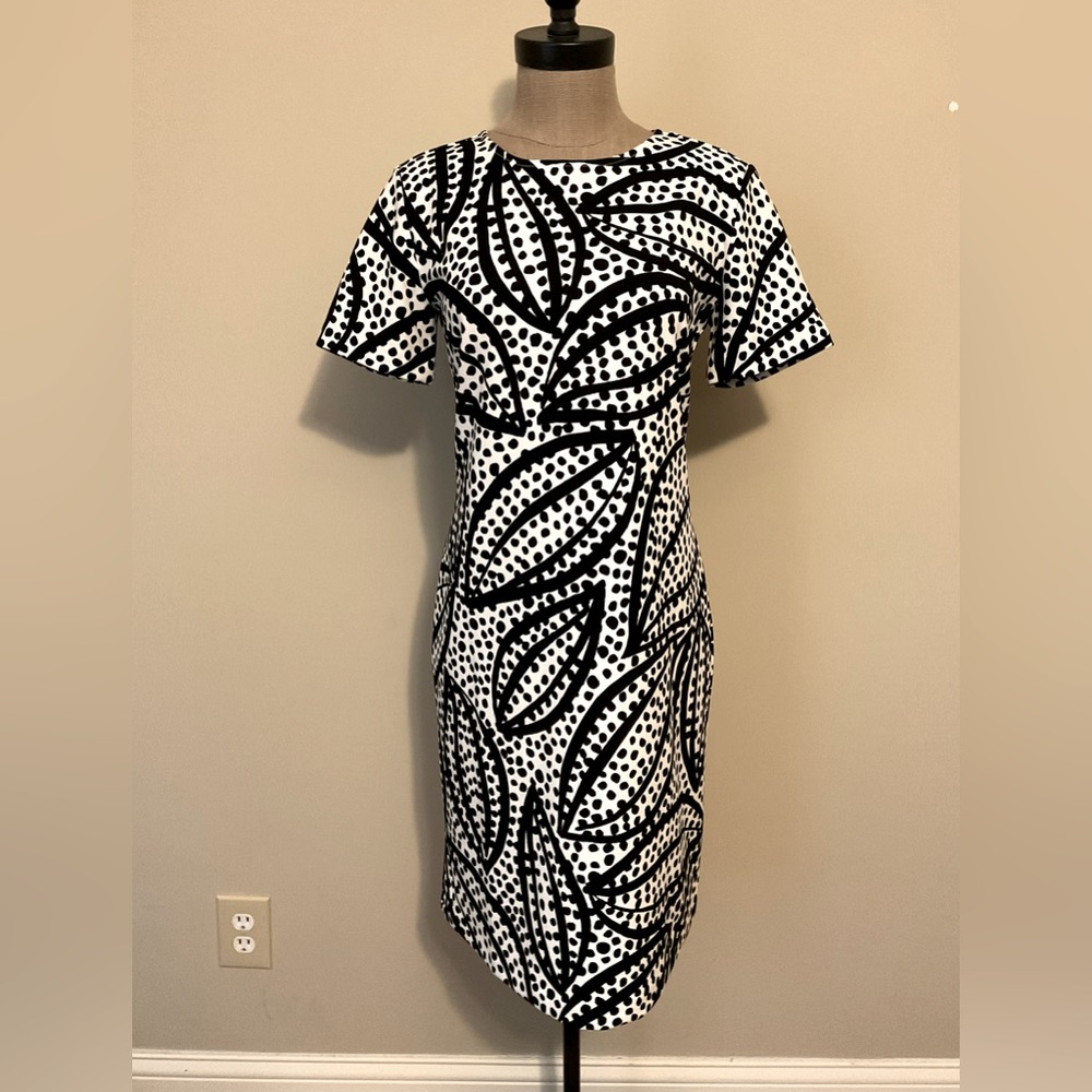 AnnTaylor Black & White poke a dot dress with leaf design. Size 4